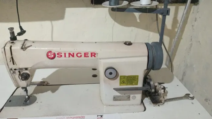 Vende - se máquina de costura Reta