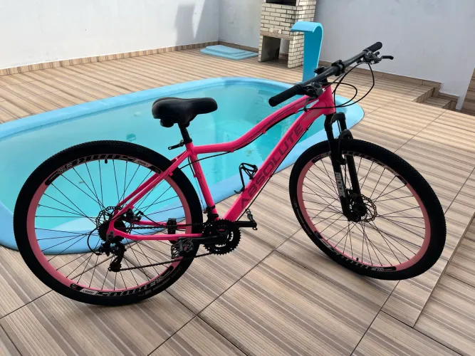 Vende-se bicicleta cor de rosa 