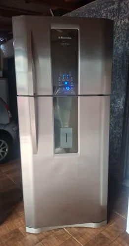 Vendo geladeira Electrolux frost free inox 542 litros 