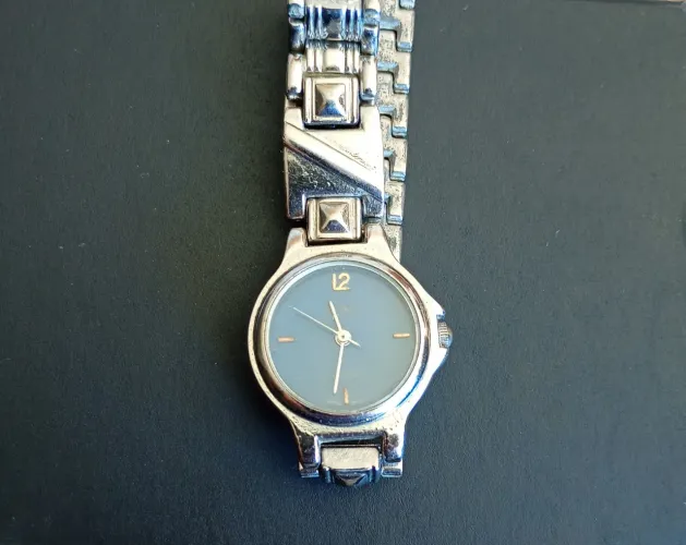 Relógio Seiko Quartz feminino (vintage) aço inox funcionando resistente a água.