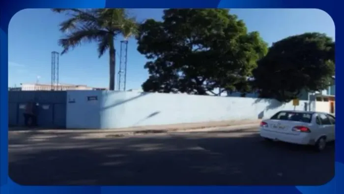 TERRENO COM BENFEITORIAS- Terreno foreiro à municipalidade, situado no lugar denominado "T