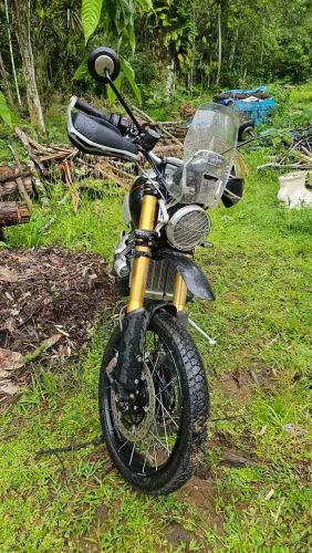 Vendo Scrambler 1200xe com pneus novos e acessórios.
