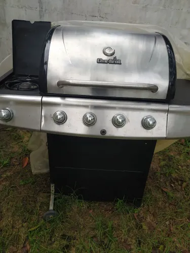 Churrasqueira Char-Broil.