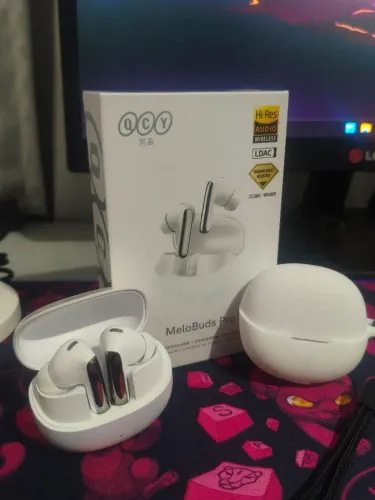QCY Melobuds Pro + Case de silicone - Novo