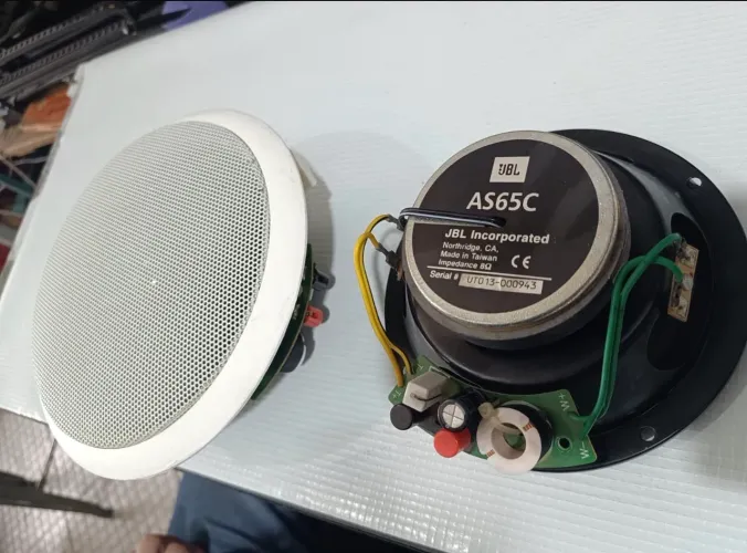 Caixa Jbl asc65