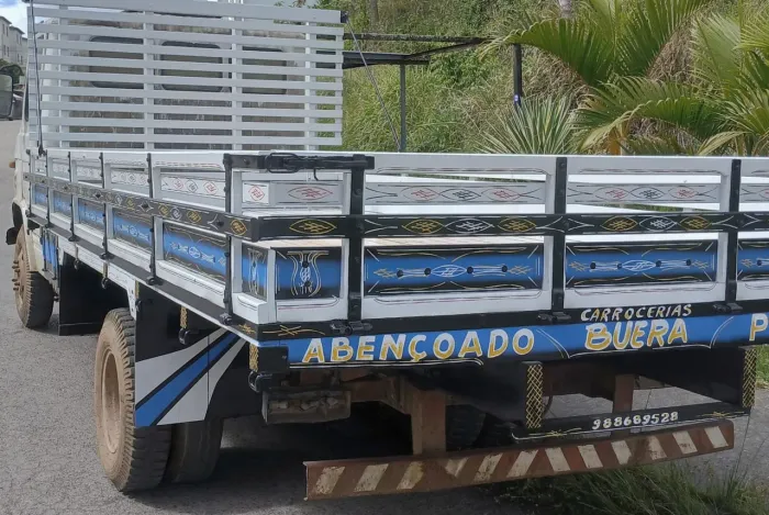 Caminhão carroceria