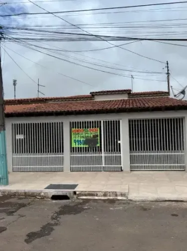 Excelente casa na QNL 13, 03 Quartos!!