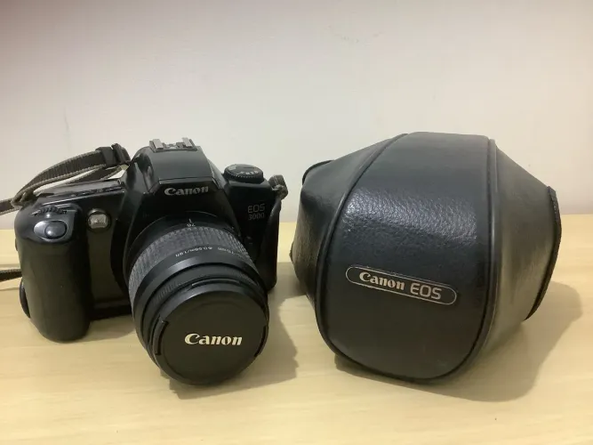 Máquina fotográfica cannon eos3000 analógica