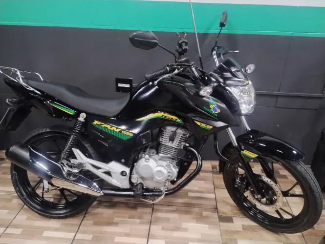 Fan 160 2021 Baixo Km Impecável Aceito Troca Parcelo no Cartão de Crédito até 21 vezes