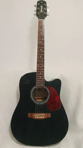 Vendo um violão profissional Giannini, elétrico. Valor 420.