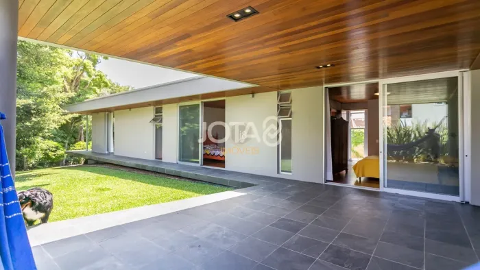 CASA TÉRREA EM CONDOMÍNIO COM ÓTIMO JARDIM E ESPAÇO GOURMET! Casa térrea com ótimo jardim