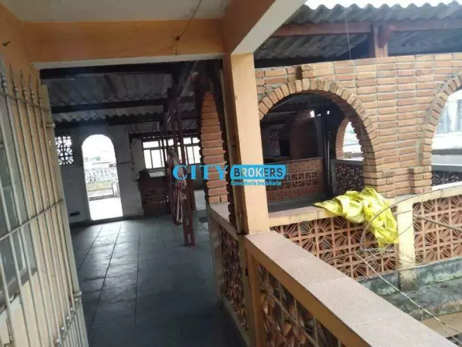 Casa com Ponto Comercial á venda na Avenida Itaquera Zona Leste de São Paulo