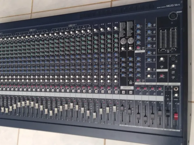 Mesa Yamaha 32 canais.