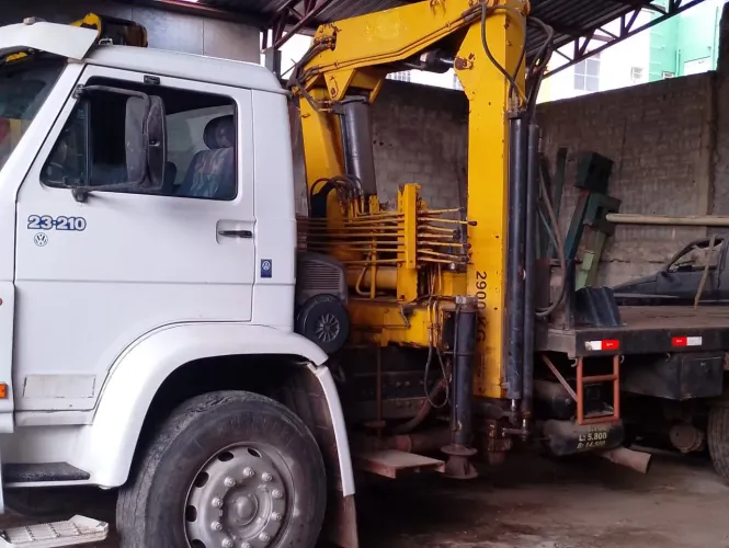 Caminhão Munck 23210
