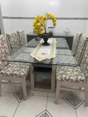 Mesa com aparador 