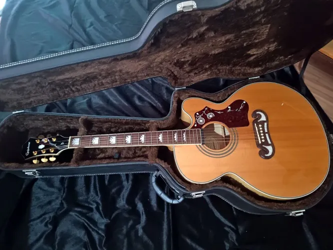 Violão Epiphone Jumbo Eletroacústico Aço J-200EC Studio - Vintage Natural