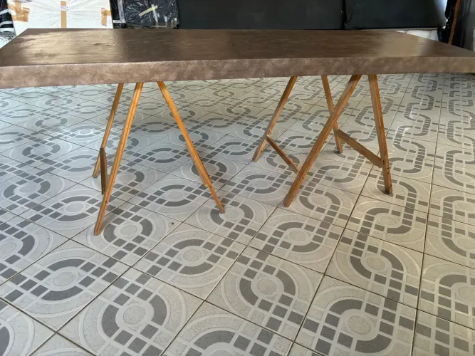 Mesa de Madeira com Cavaletes