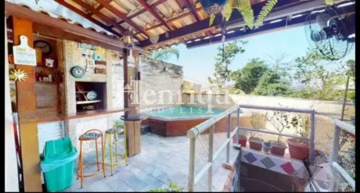 Casa em Condomínio - Triplex / Residencial / Laranjeiras