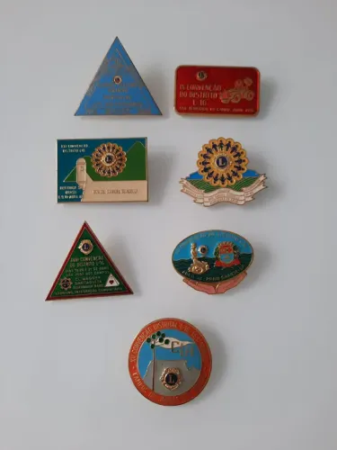 Bottons pins de coleção do Lions Clube