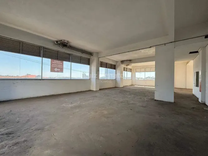 Loja Ampla em Condomínio de Alto Padrão  234m² no Caiçaras