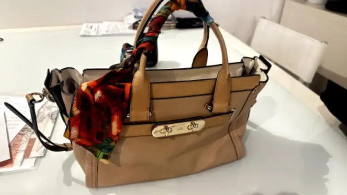 Bolsa Coach - Tote Coach Swagger Bege