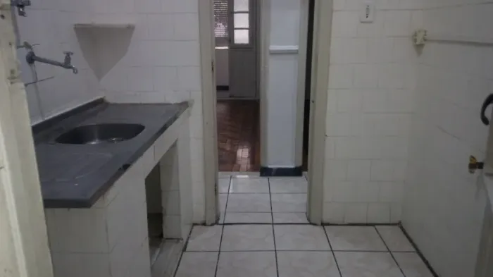 dois quartos, rua Sampaio Ferraz, nº 8