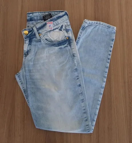 Peças Brechó de Marca Calça Jeans Azul Claro - Tamanho 38 DAMYLLER