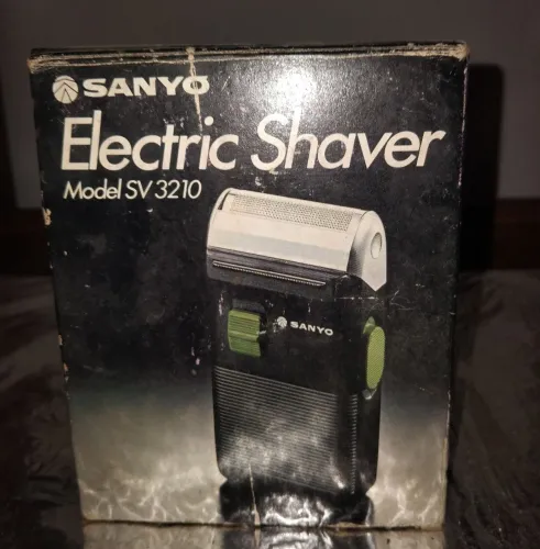 Barbeador elétrico Sanyo.