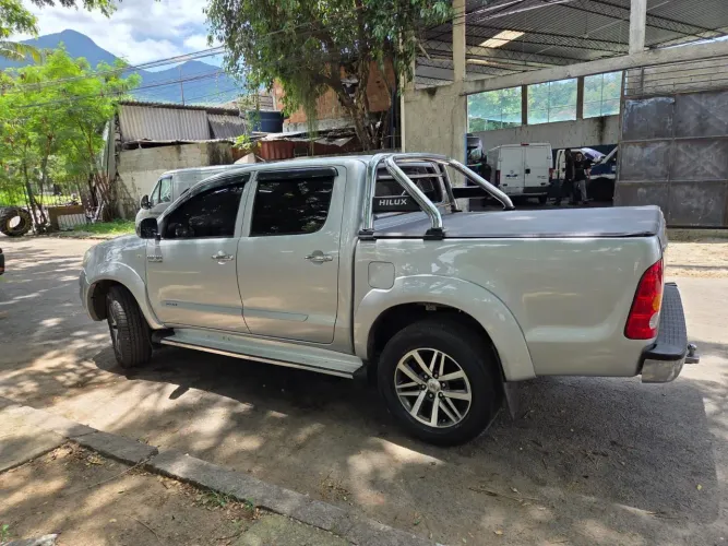 Toyota Hilux CD SRV D4-d 4X4 3.0 TDI Diesel AUT 2009