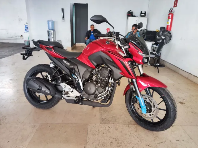 YAMAHA FZ 25 VERMELHA 2025 0 KM SHALON MOTOS