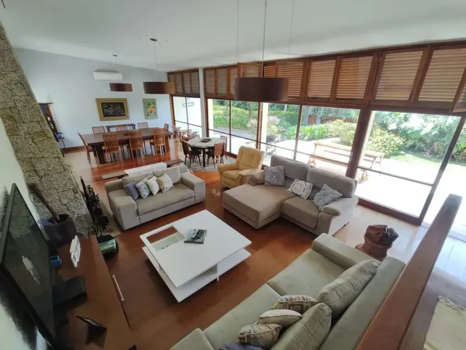 Lindo sítio com projeto de Oscar Niemeyer à venda com 22.740 m2, 5 quartos a 10 min de Ter