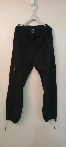 Calça preta