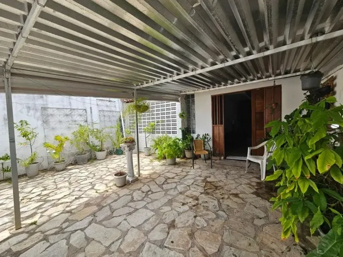 VENDE - Casa sobrado com 148m², terreno de 226m², 5 quartos/2suítes - Jardim Oceania