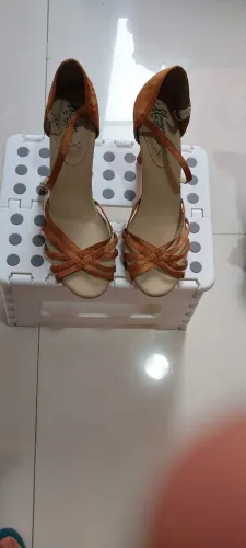 Sandálias de Salto Marrom