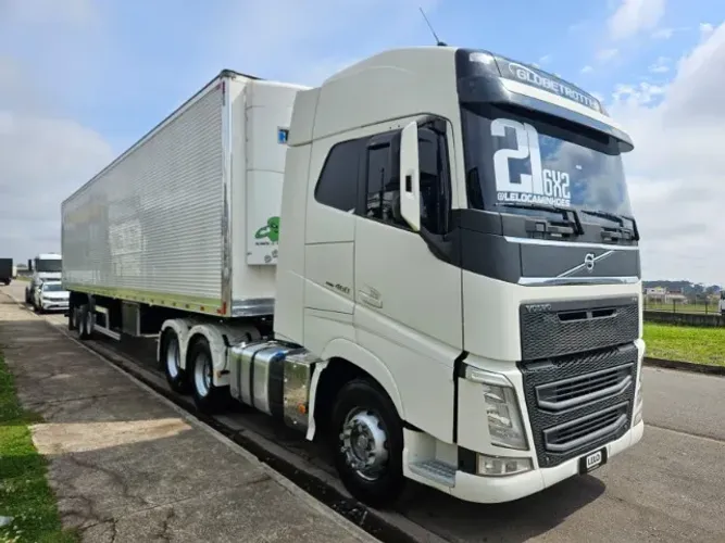 FH 460 6x2 Globetrotter Teto Alto Automático Ano 21 REPASSE + Câmara Fria Facchini ano 24
