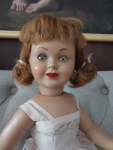 Boneca antiga chelito