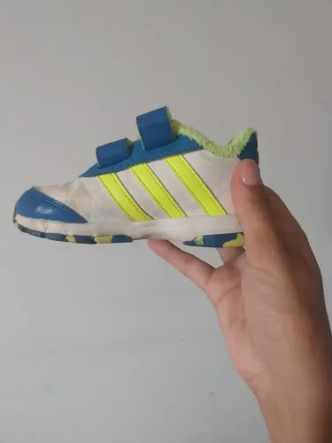 Tênis adidas infantil