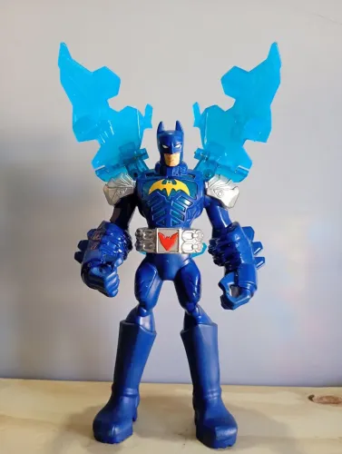 Boneco Batman com asas