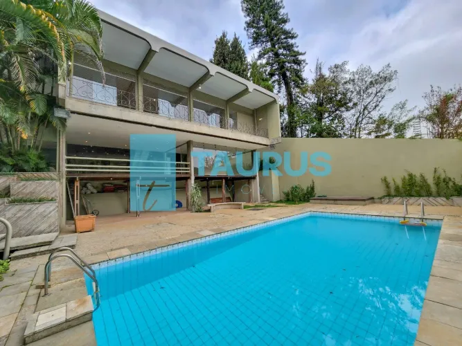 Casa para venda comprar ou alugar com quartos, 8 vagas no Morumbi, São Paulo-SP.