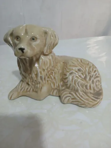 Escultura cachorro bege, vintage/ peça de colecionador. 