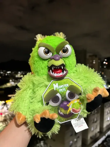 Pelúcia Feisty Monstrinho Verde 