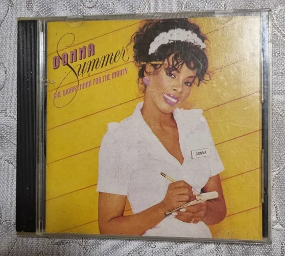 CD Donna Summer - She Works Hard For The Money