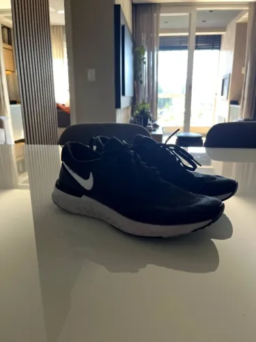 Tênis Nike FlyKnit