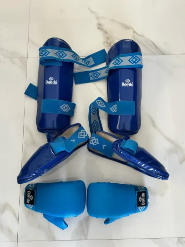 Luva e protetor de canela e pé Karate Daedoo