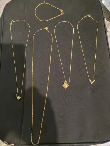 Semi jóias<br>Correntes e pulseira banhadas ouro.<br>80,00 cada *