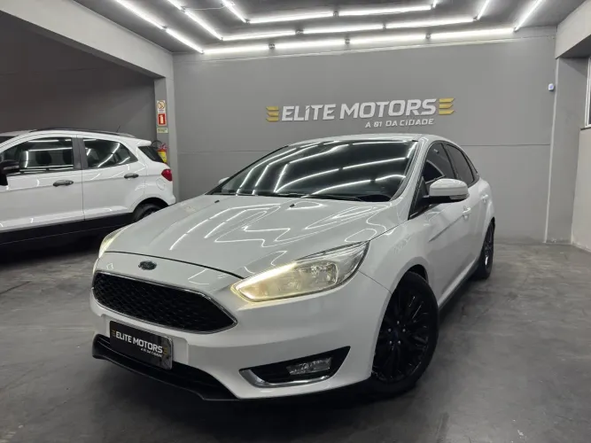 Focus sedan 2.0 aut. Baixa km revisões na concessionária