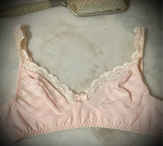 Sutiã vintage rosa com renda