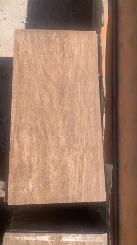 Revestimento Fino Marron café - medindo 51,5 x 25,5 - 66 peças