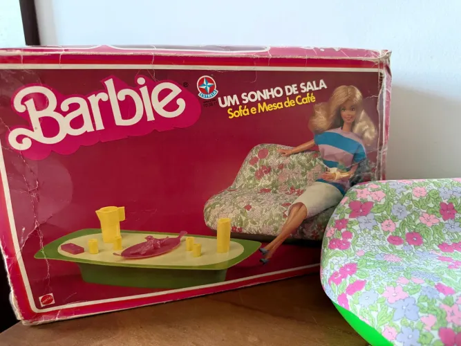 Barbie Um sonho de sala - sofá e mesa de café 