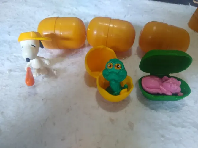 Snoopy e outros/promocional  Kinder ovo 